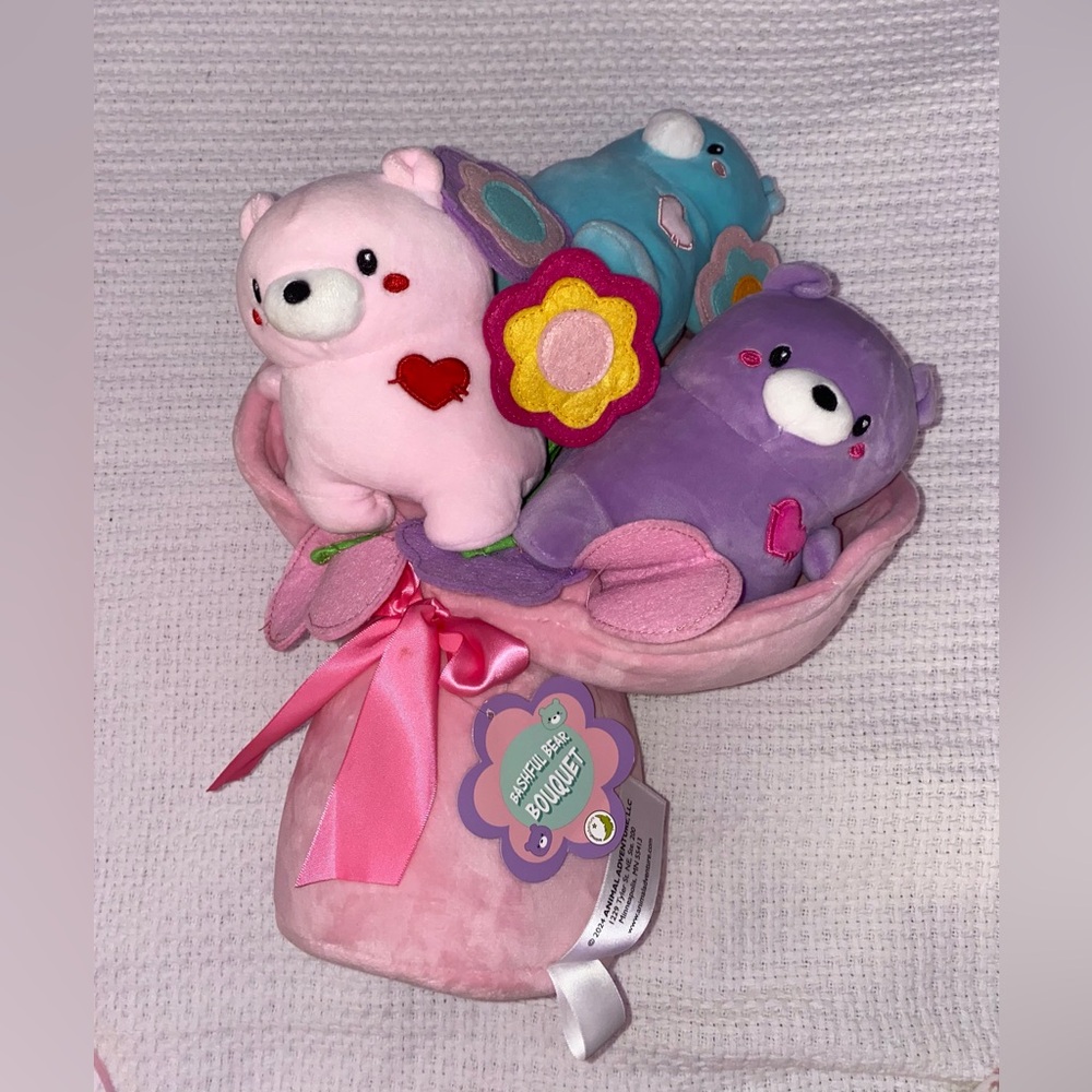 Bashful Bear Bouquet NWT 2024 Animal Adventure Plush Stuffed Toys Flowers Hearts